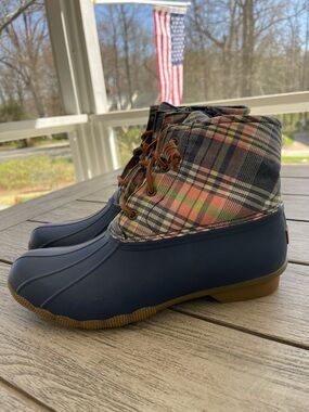 Sperry Saltwater Plaid Lace-Up Duck Boots in Navy Women’s Size 9.5